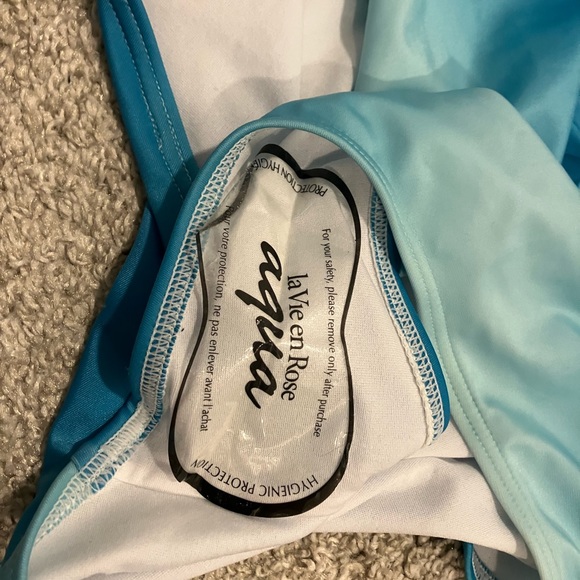 Brand new ombré swimsuit - Picture 4 of 4